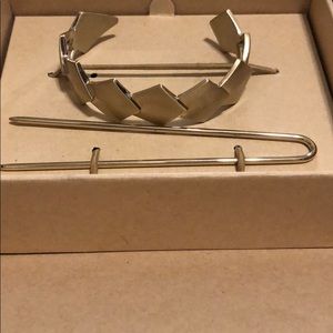 Jen Atkin x Chloe + Isabel gold bun cuff w/ box